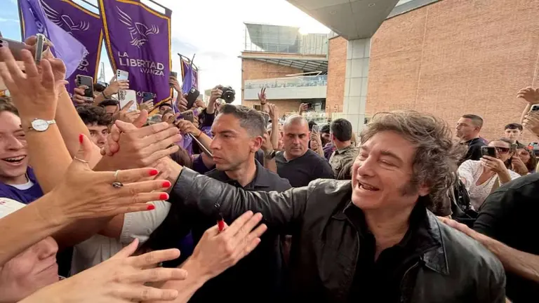 "No aflojen": Milei encabezó un acto en Córdoba y le habló a los militantes, en la recta final de la campaña