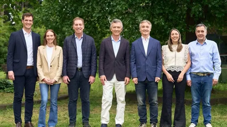 Macri publicó una foto con los candidatos del PRO y llamó a votar a la alianza con LLA
