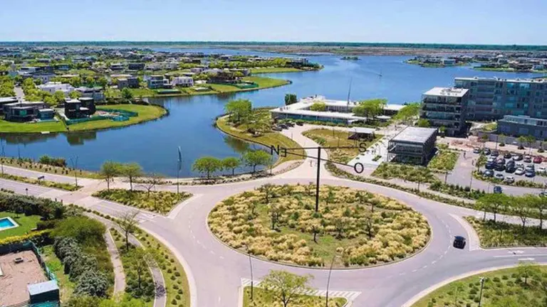 El imán de los barrios cerrados a más de 50 kilómetros de Buenos Aires: mucho verde, agua y lotes grandes