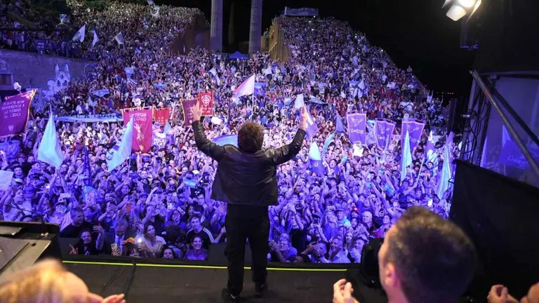 Javier milei en un acto