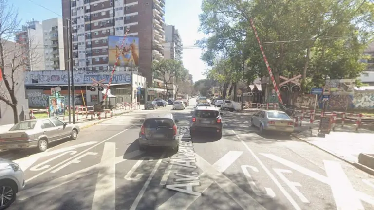 Construirán un paso bajo nivel en uno de los peores cruces de vías de Capital Federal