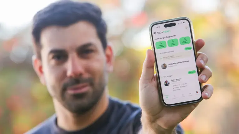 Tenía problemas para encontrar rivales y creó el "Tinder del tenis", una app que conecta a jugadores de todo el país