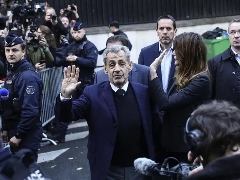 Tras 20 días en prisión, Sarkozy queda en libertad provisional a la espera de la resolución de su apelación