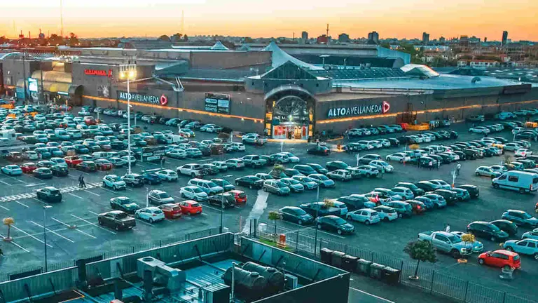 El  Alto Avellaneda, el shopping más grande de IRSA cumple 30 años y va por más: qué se viene