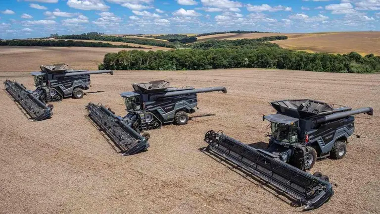 fendt maquinaria agricola campo