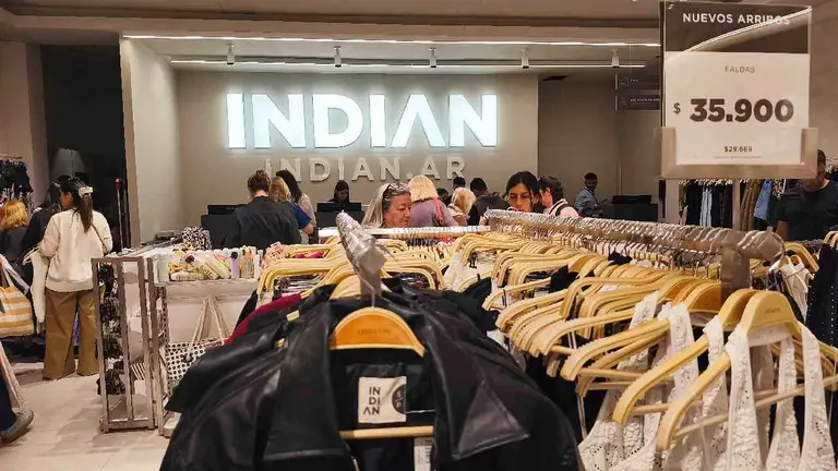 Cadena uruguaya de ropa barata Indian abrió nuevo local: prendas desde $12.900