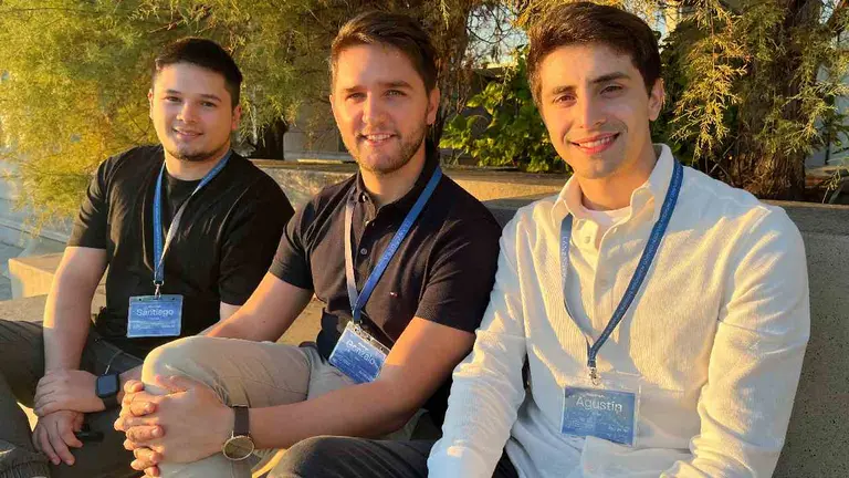 Son amigos, crearon un gran negocio con Inteligencia Artificial y exportan su servicio a 20 países