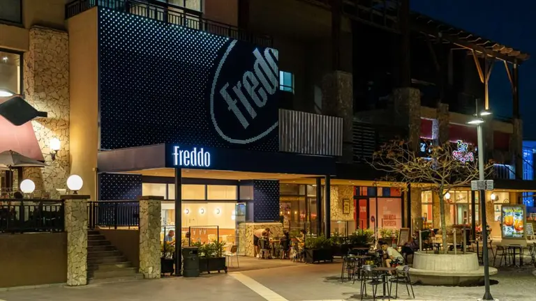 Con una inversión millonaria, Freddo vuelve a tener locales propios