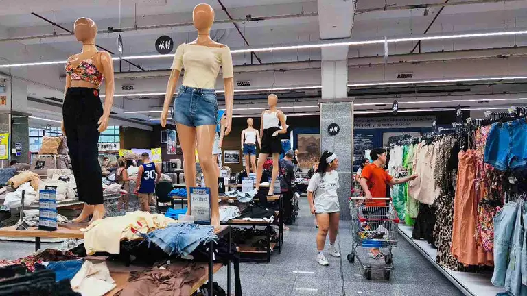 Cuánto cuesta la ropa barata de H&M en Argentina y que se puede conseguir con 15% de descuento