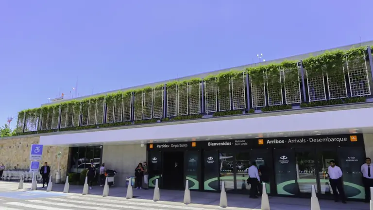 Reinauguraron uno de los aeropuertos del interior tras inversión de 55 millones de dólares