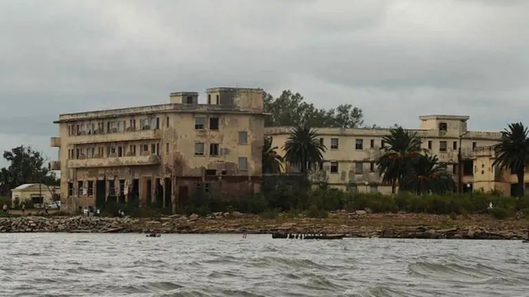 "El lugar más embrujado de Argentina", así es el Hotel Viena que ordenaron desalojar