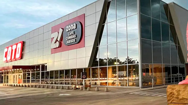 Coto inaugura sucursal: está ubicada en un nuevo shopping que tendrá un mini estadio para recitales