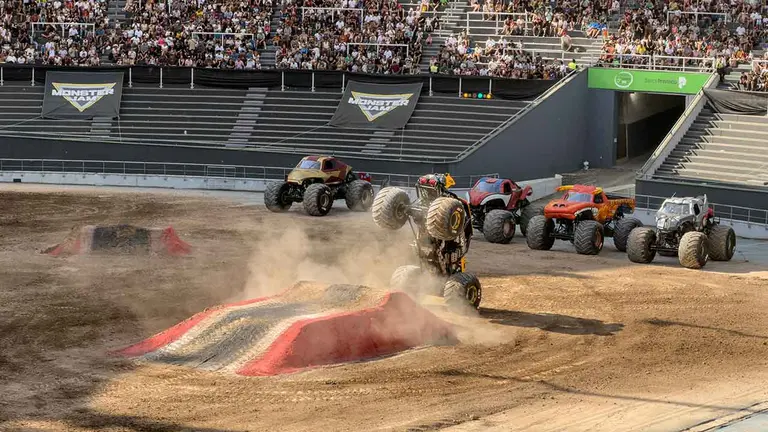 Monster Jam en Argentina: así es el impactante show de las camionetas voladoras