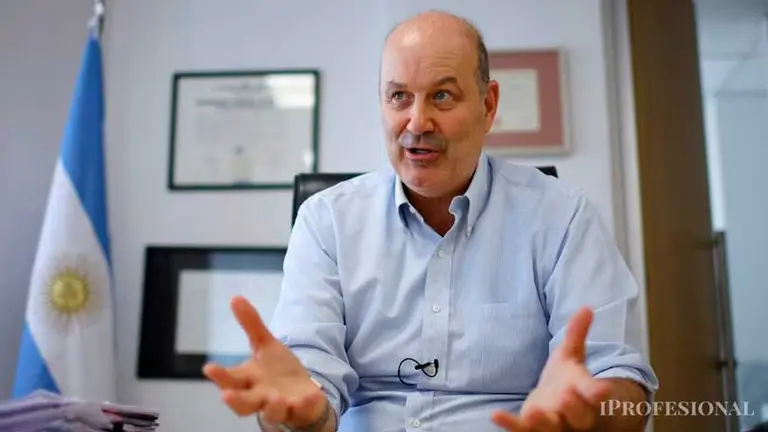 "Caños 40% más caros": el mensaje de Sturzenegger sobre la licitación clave que perdió Techint