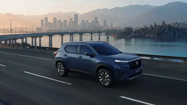 La imagen de un auto Honda WR-V en una ruta
