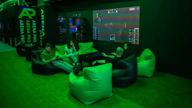 Cuánto cuesta jugar en el imponente club gamer que se inauguró en Buenos Aires