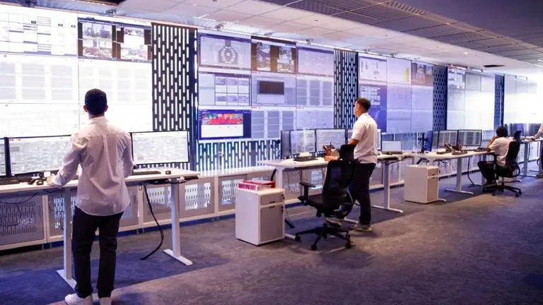 YPF inaugura el nuevo "cerebro digital" con IA en la refinería de La Plata y rompe marcas de eficiencia