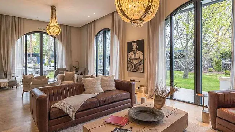 Cómo es el lujoso hotel entre viñedos donde Tinelli generó polémica y debió pedir disculpas