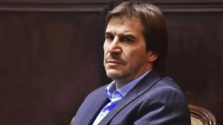 Quién es Javier Faroni, el productor teatral en el centro del escándalo por los negocios de la AFA