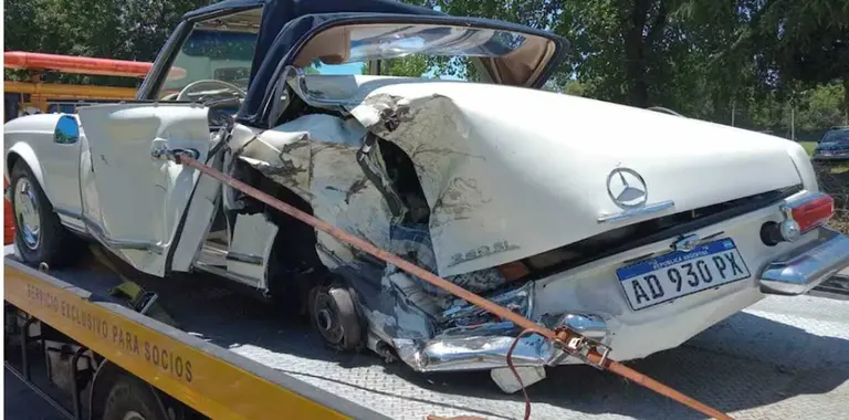 VIDEO | Un auto de colección que sale u$s200.000 chocó y quedó destrozado