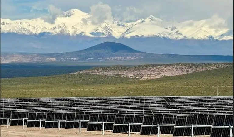 Obra finalizada: Genneia adelanta la puesta en marcha de 140 Mw de un parque solar en Mendoza