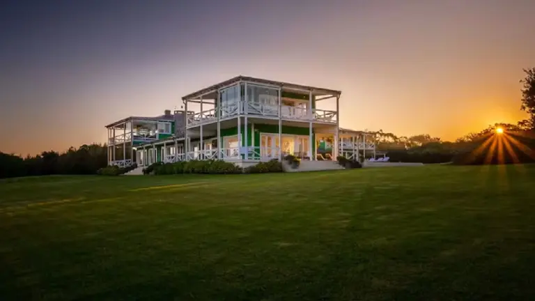 ¿Quién es la millonaria heredera que habita la mansión que era de Tinelli en Punta del Este?