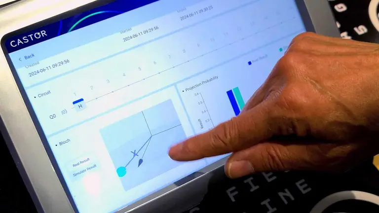 ¿El futuro de la ciberseguridad cabe en un escritorio? Cómo es la primera computadora cuántica de mesa