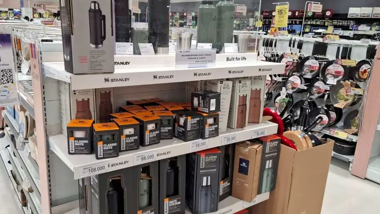 Carrefour vende los termos stanley con descuento