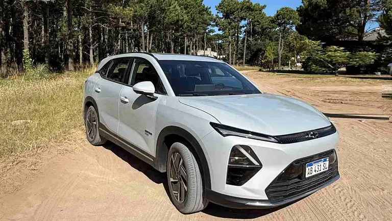 Chevrolet lanzó el Captiva híbrido enchufable: cuánto sale y cuánto se puede andar sin cargar nafta