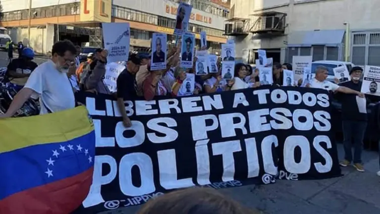 Venezuela liberó los primeros presos políticos y son españoles: expectativa por Nahuel Gallo
