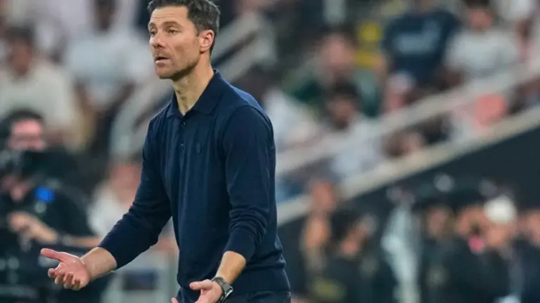 Real Madrid echó al DT Xabi Alonso