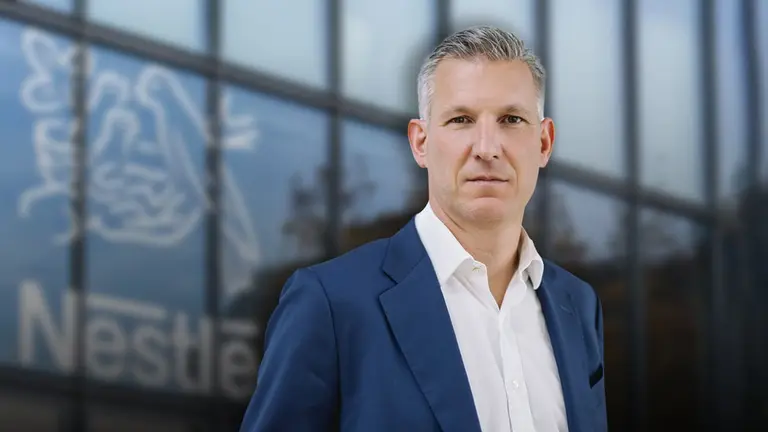 El CEO de Nestlé pidió disculpas por el retiro de productos de nutrición infantil