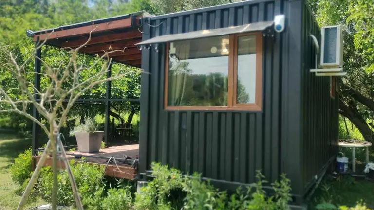 Cuestan desde u$s18.000: así son las mini casas hechas con contenedores marítimos disponibles en Argentina
