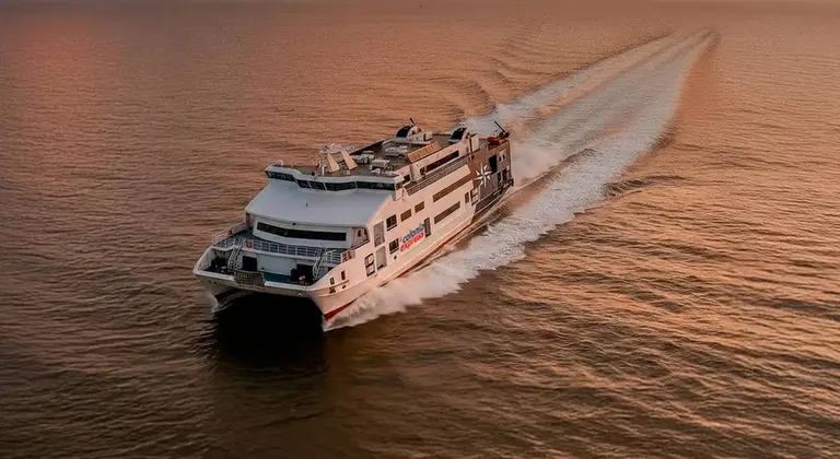 Colonia Express pone cifras en la pelea con Buquebus por la ruta Montevideo-Buenos Aires