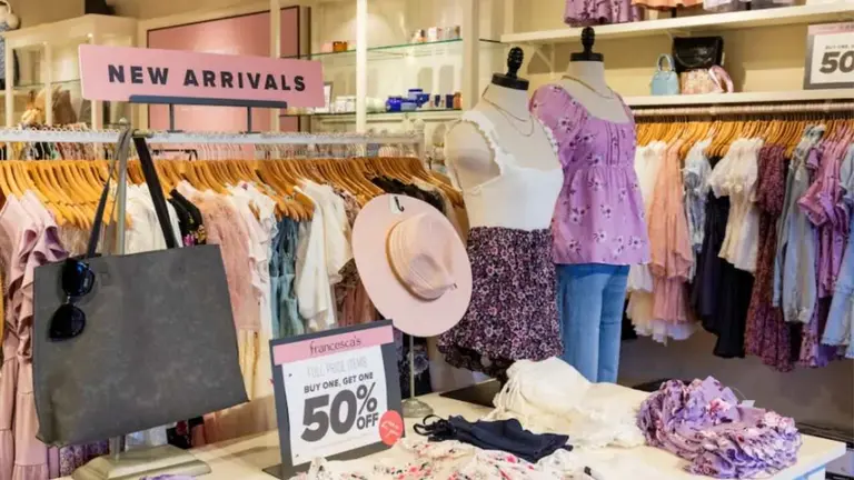 Reconocida marca de ropa se declaró en quiebra y anunció el cierre de sus 450 locales en EE.UU.