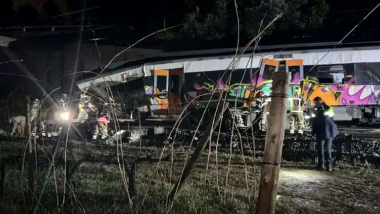 Dos nuevos accidentes de trenes en España: una persona murió y hay al menos 20 heridos