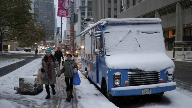Ola de frío extremo en EE.UU.: rige alerta para 170 millones de personas ante una feroz tormenta de nieve