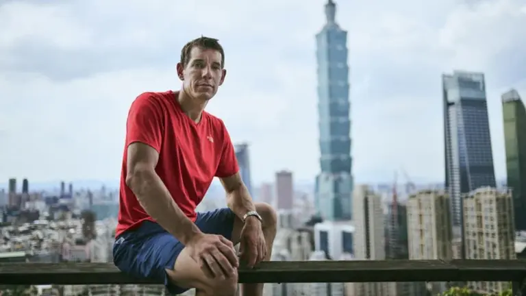 Una cifra que sorprende: cuánto cobró Alex Honnold por escalar el Taipei 101