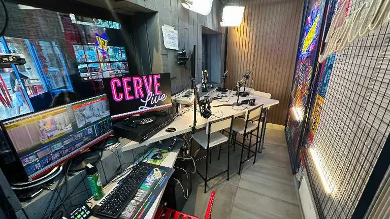 Conocida cadena de cerveza artesanal lanzó el primer bar de Argentina con estudio de streaming