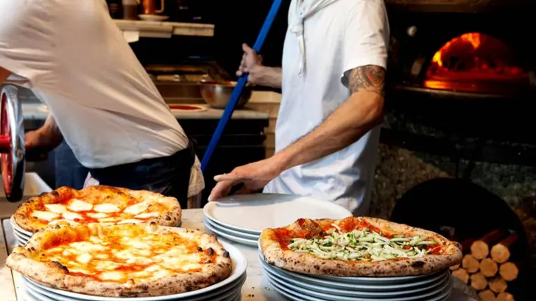 Una tradicional pizzería abrió una nueva sucursal en Flores