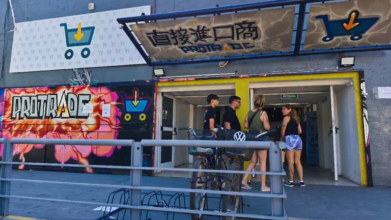 Directo de China: el mega importador que vende útiles escolares y juguetes a precios de "ganga"