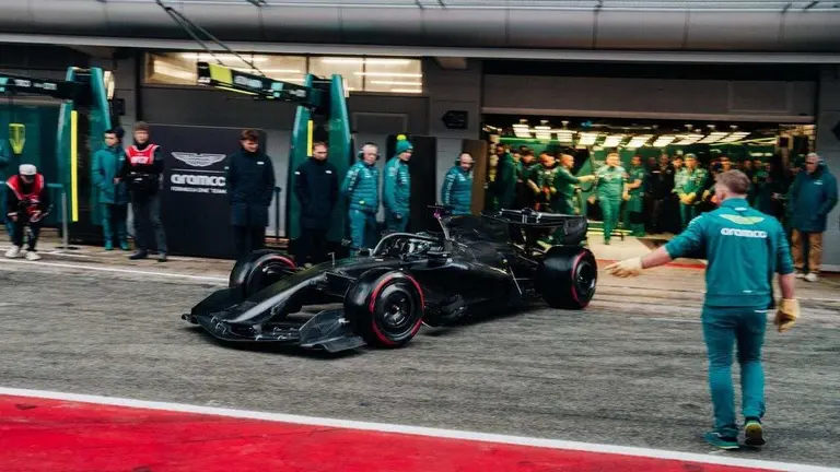 Fórmula 1: los autos de Aston Martin salieron a las pistas y se presentaron en sociedad