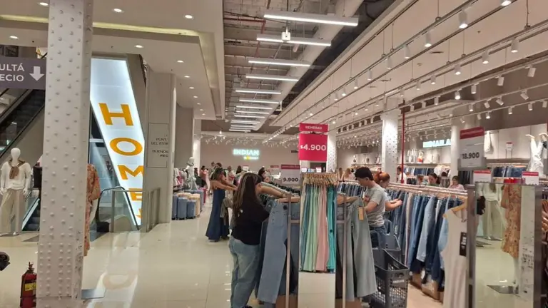 Indian vende ropa barata