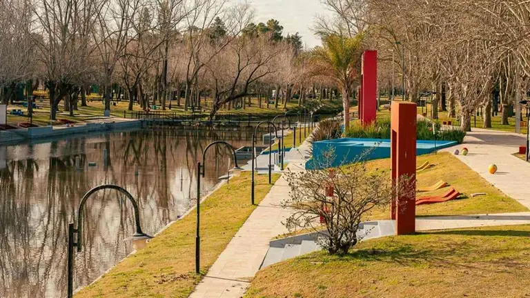 El pueblo a tres horas de CABA ideal para una escapada: combina agua, juegos y fogones