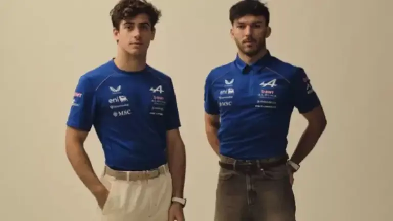 Colapinto presentó la indumentaria oficial de Alpine y se vende en el sitio oficial: los precios