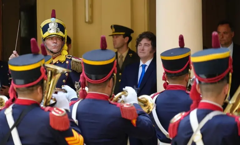 Javier Milei con Granaderos