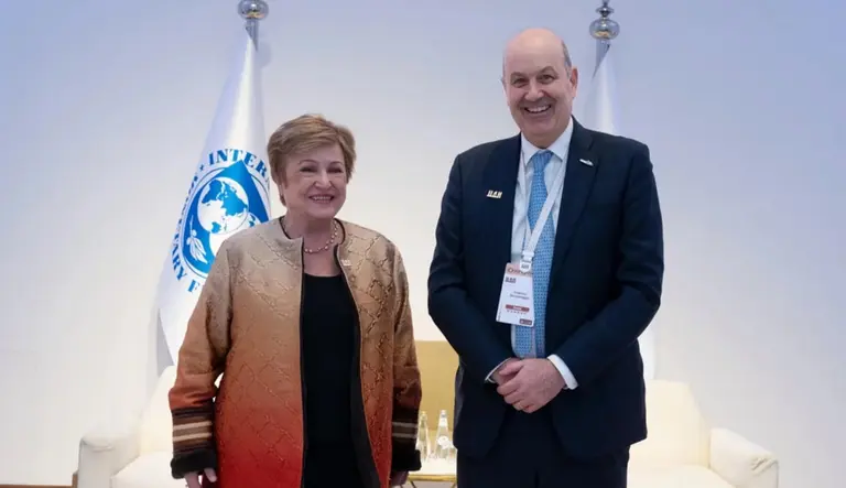 Kristalina Georgieva con Federico Sturzenegger en Arabia Saudita