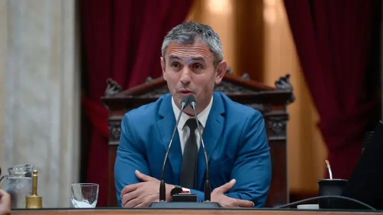 Guerra entre billeteras y bancos por los sueldos: la pelea escala y el fuego llega al Congreso