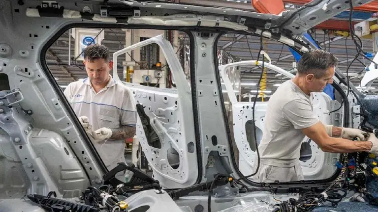 Stellantis detiene la producción en su planta de El Palomar y retomará la actividad en marzo