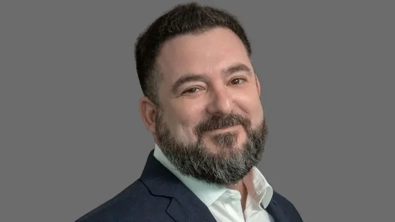 "No quise quedarme calentando una silla": es abogado, se fue de Argentina y triunfa con su empresa propia